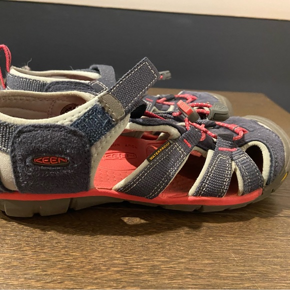 Keen water shoes - Picture 2 of 4